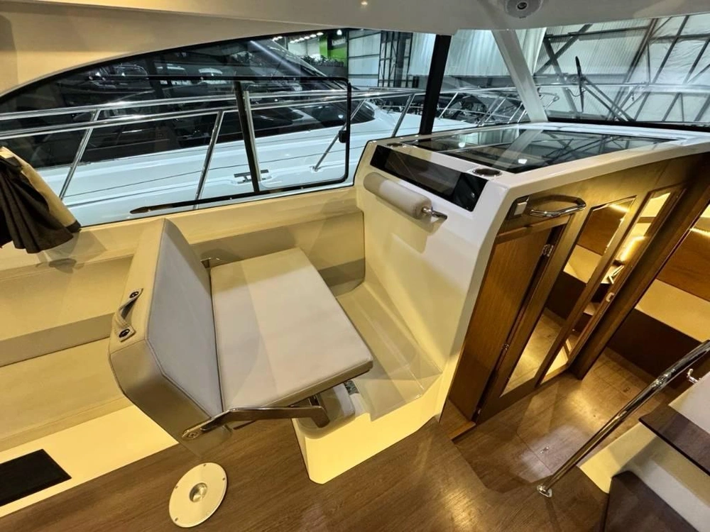 2022 Beneteau Antares 11 alt