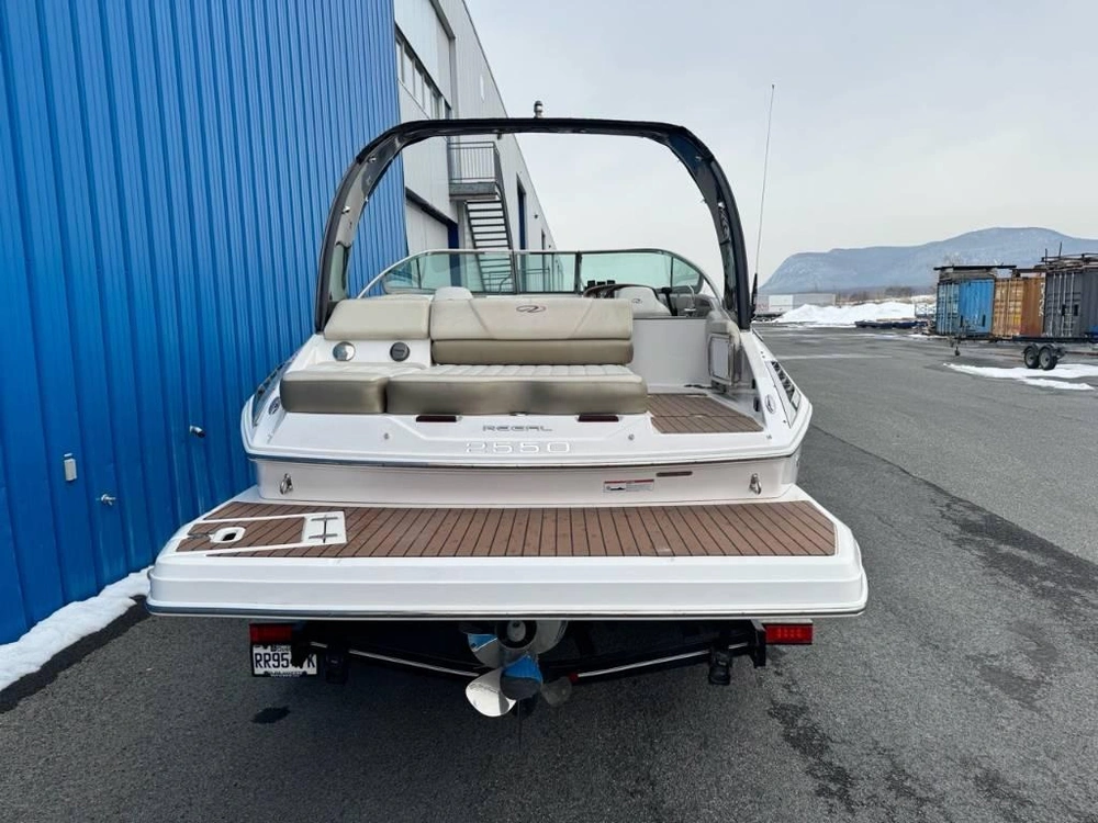 2011 Regal 2550 alt