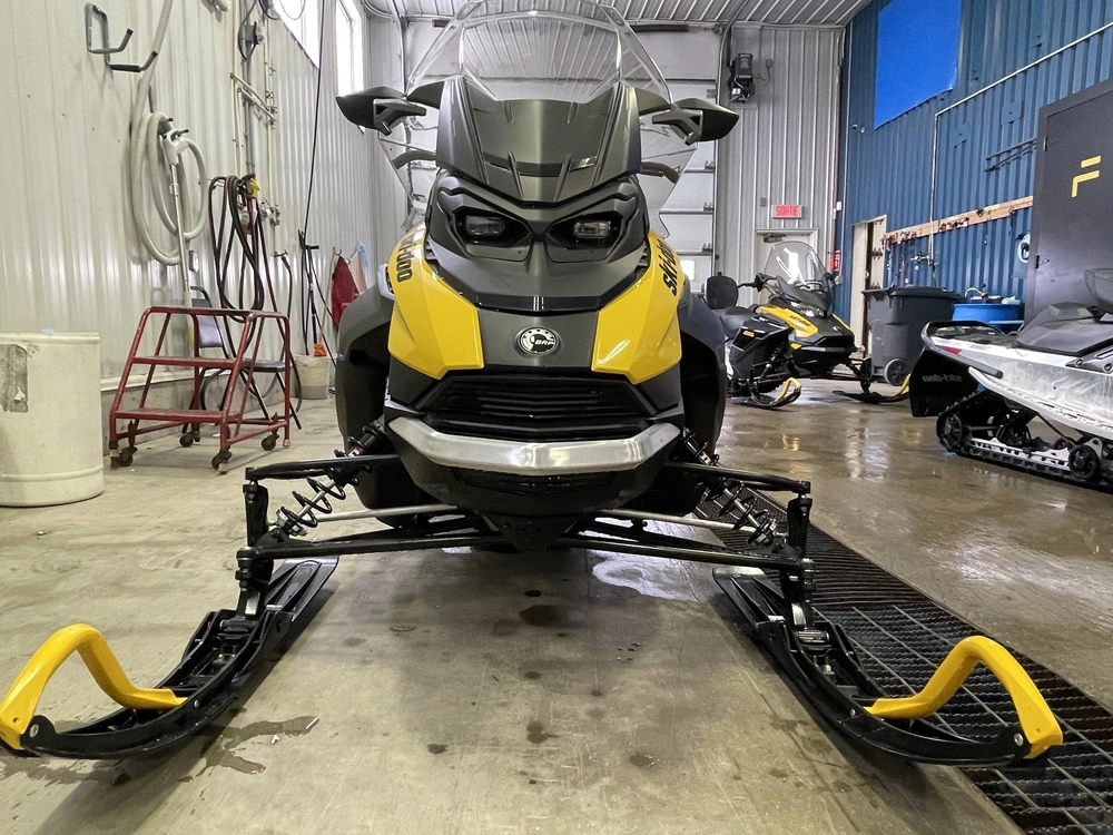 Ski-doo Grand Touring Sport 900 Ace 2026 alt