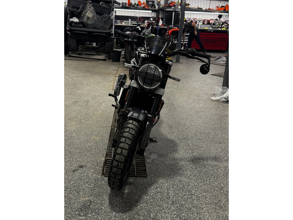 2021 Husqvarna Svartpilen 401 alt