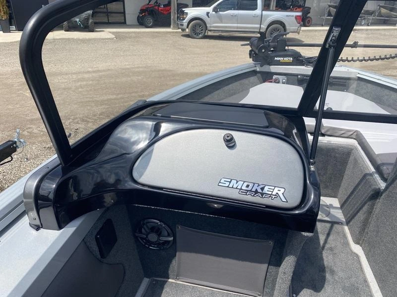 2025 Smoker-craft Ultima 172 alt