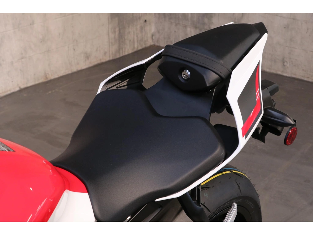 2026 Yamaha Yzf-r1 70e Anniversaire alt