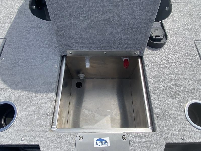 2025 Smoker-craft Ultima 172 alt