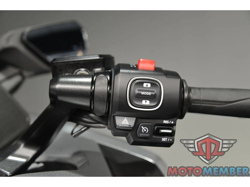 2025 Honda Gold Wing Tour alt