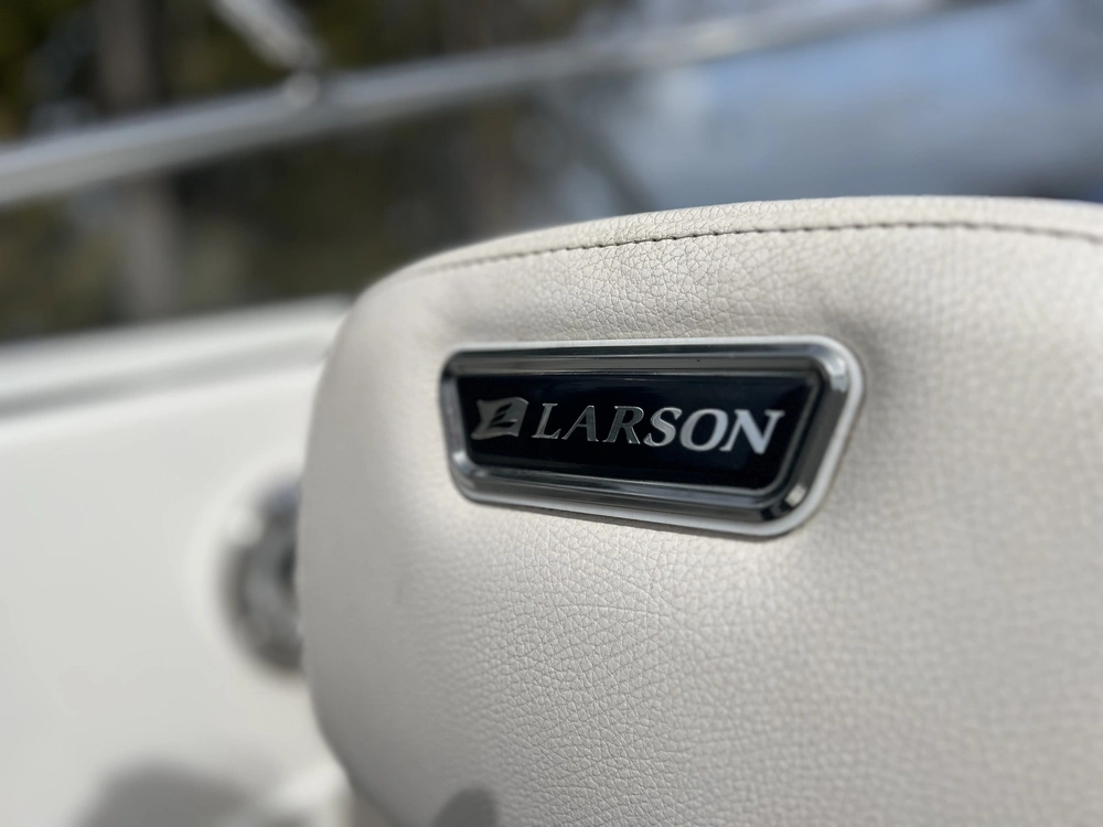 Larson Lx1850 2011 alt