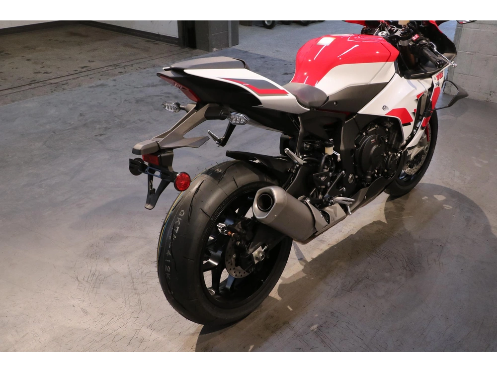 2026 Yamaha Yzf-r1 70e Anniversaire alt