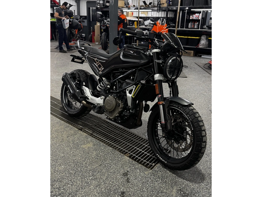 2021 Husqvarna Svartpilen 401 alt