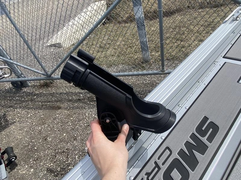 2025 Smoker-craft Ultima 172 alt