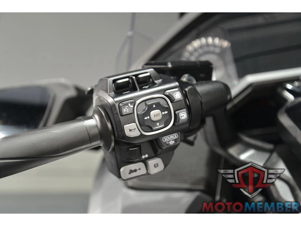 2025 Honda Gold Wing Tour alt