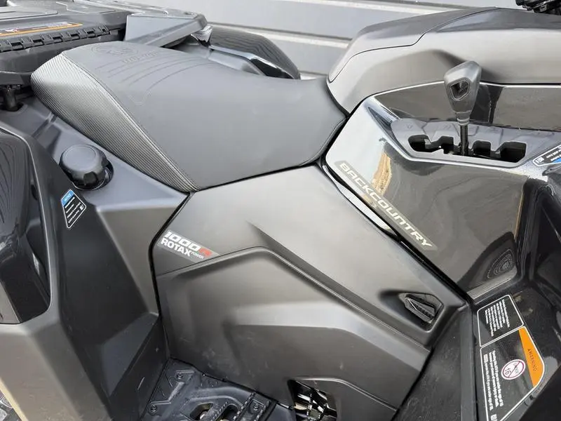 Can-Am Outlander Backcountry 1000R Stealth Black 2026