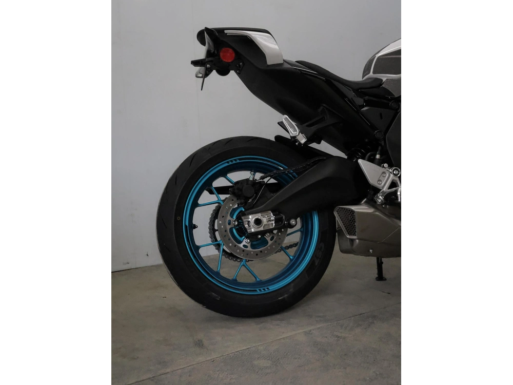 2026 Cfmoto 675 Ss Blanc alt