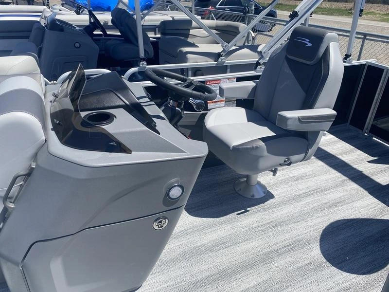 2025 Bennington Marine 18 Sl Bench alt