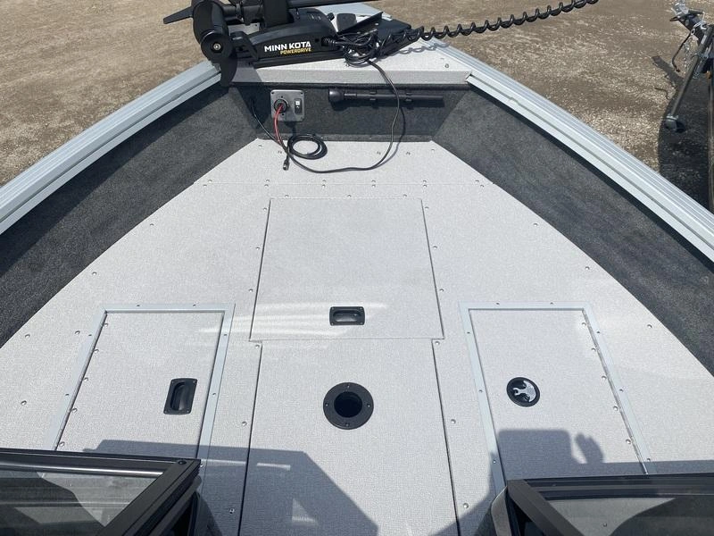 2025 Smoker-craft Ultima 172 alt