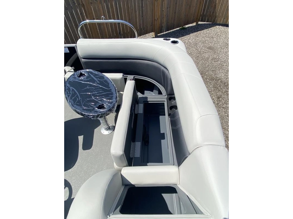 2025 Sylvan Mirage Cruise 818 Cruise alt