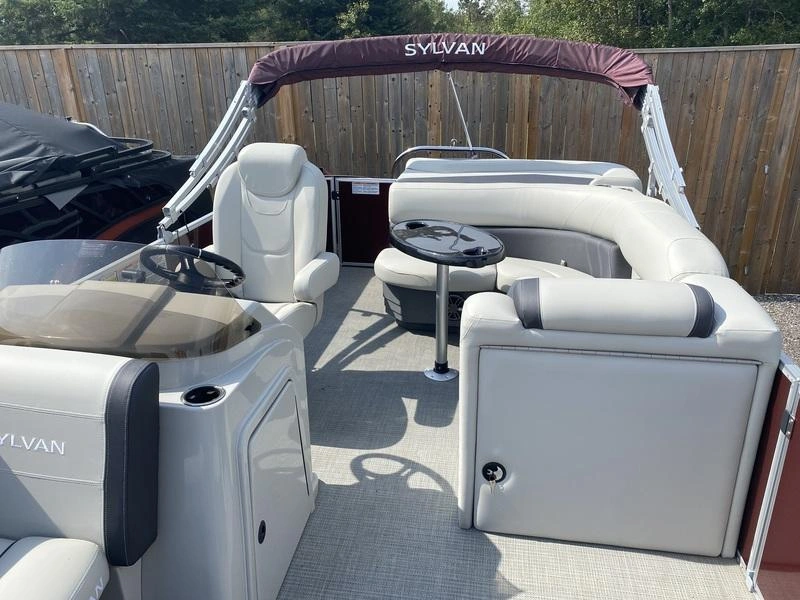 2024 Sylvan Mirage 820 Cruise alt