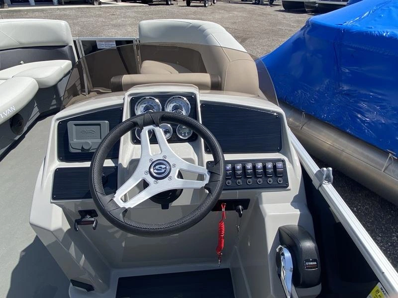 2025 Sylvan Mirage Cruise 818 Cruise alt