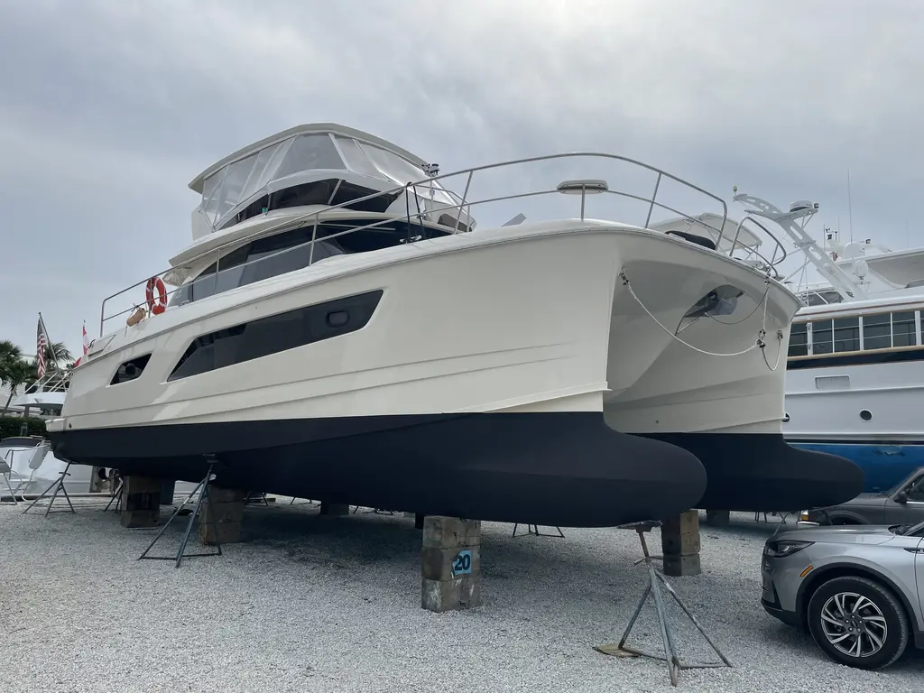2018 Aquila 44 YACHT