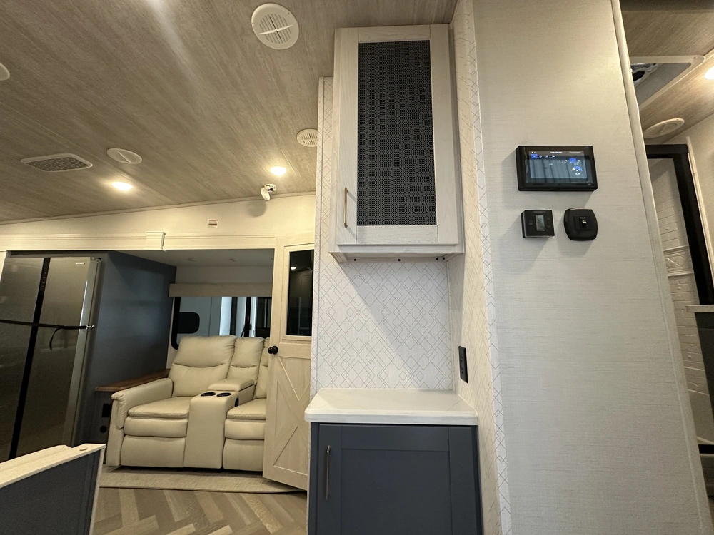 2024 Crusader Arrowhead 265mle alt