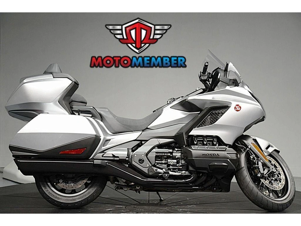 2025 Honda Gold Wing Tour alt