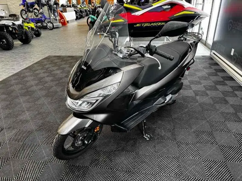 2015 Honda PCX 150 thumbnail 5