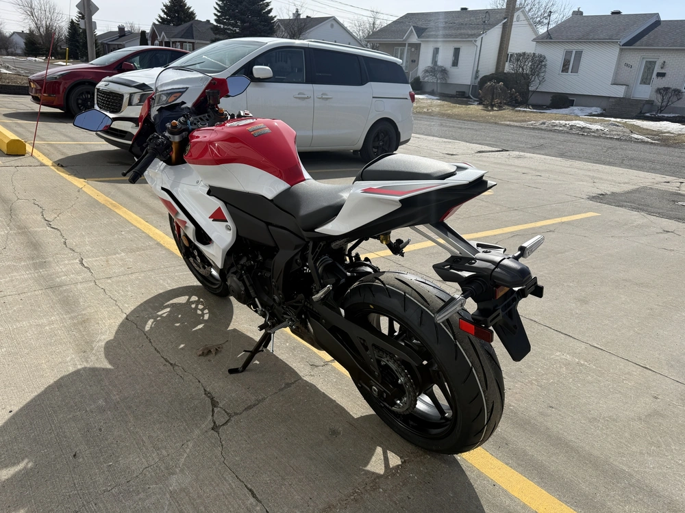 Yamaha Yzf-r7 70e Anniversaire 2026 alt