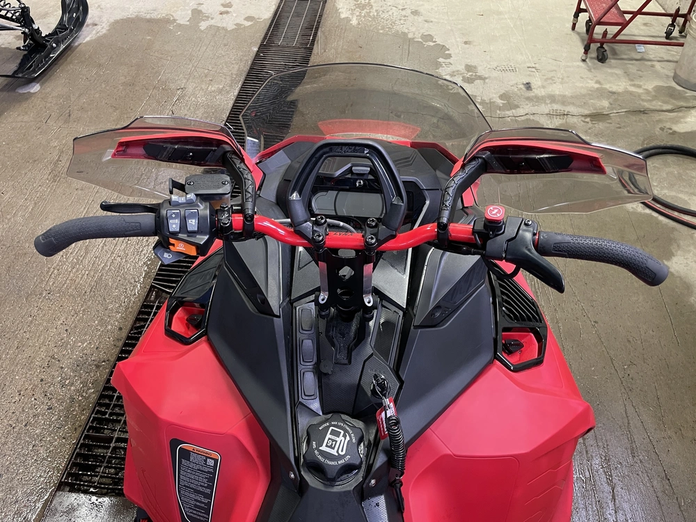 Lynx Brutal Re 850 E-tec 2024 alt