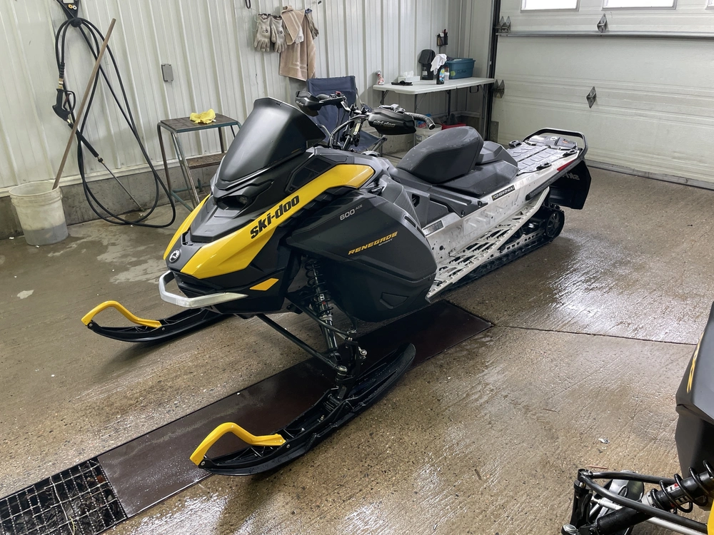 Ski-doo Renegade Sport 600 Ace 2026 alt
