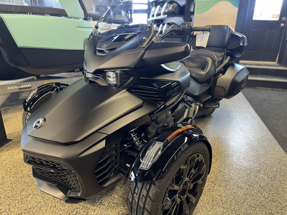 Can-am F3 Limited 2026 alt