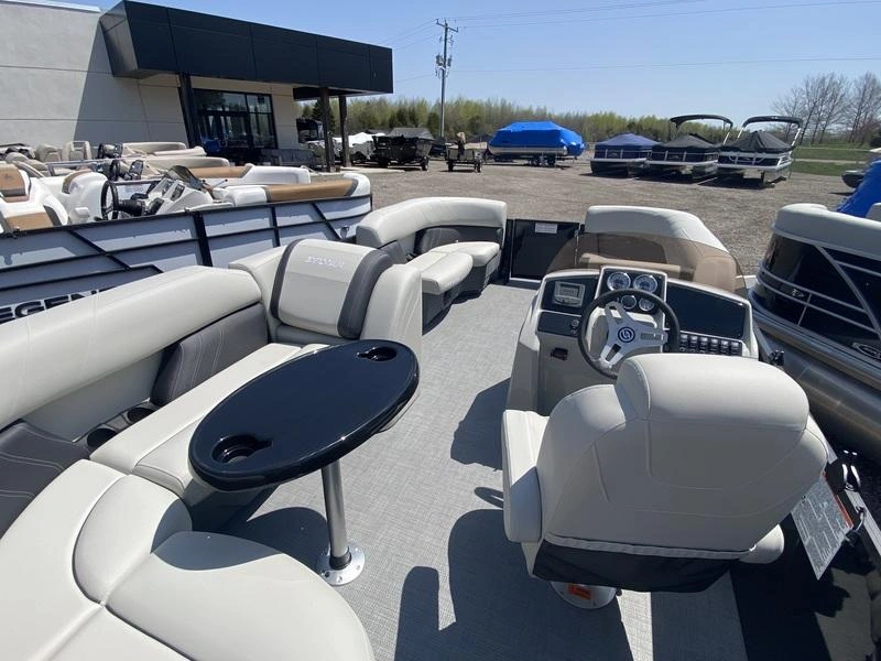 2025 Sylvan Mirage 818 Cruise alt