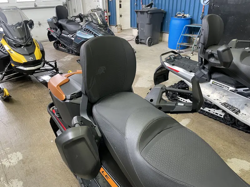 2025 Ski-Doo Grand Touring LE 900 ACE Turbo R