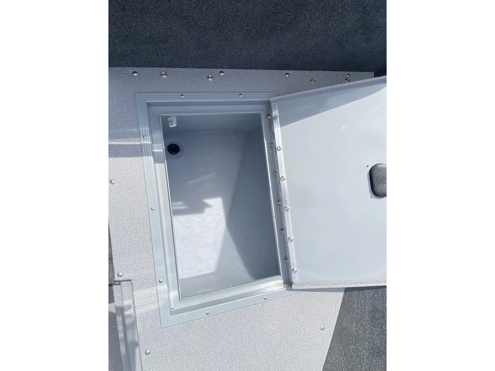 2025 Smoker-craft Ultima 172 alt