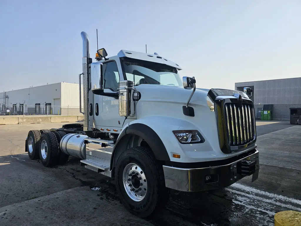 International 2026HX620