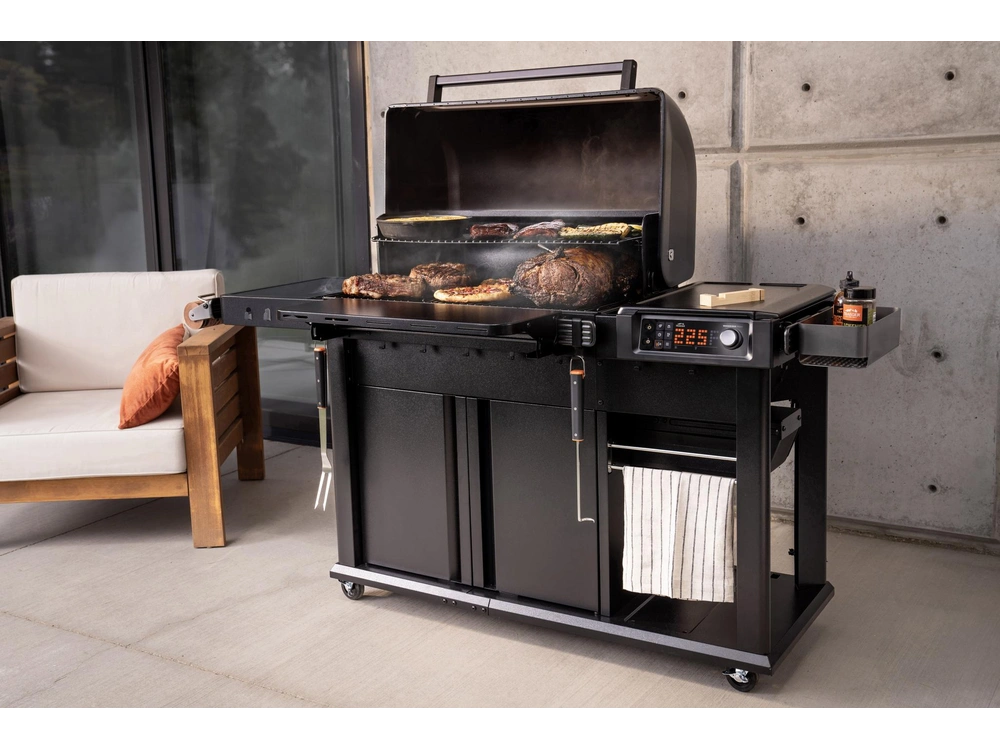 2026 Traeger Woodridge Pro Canada alt