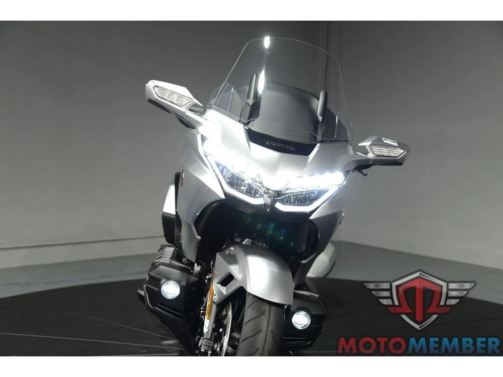 2025 Honda Gold Wing Tour alt