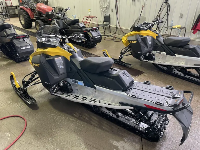 2025 Ski-Doo MXZ Sport 600 EFI 137"