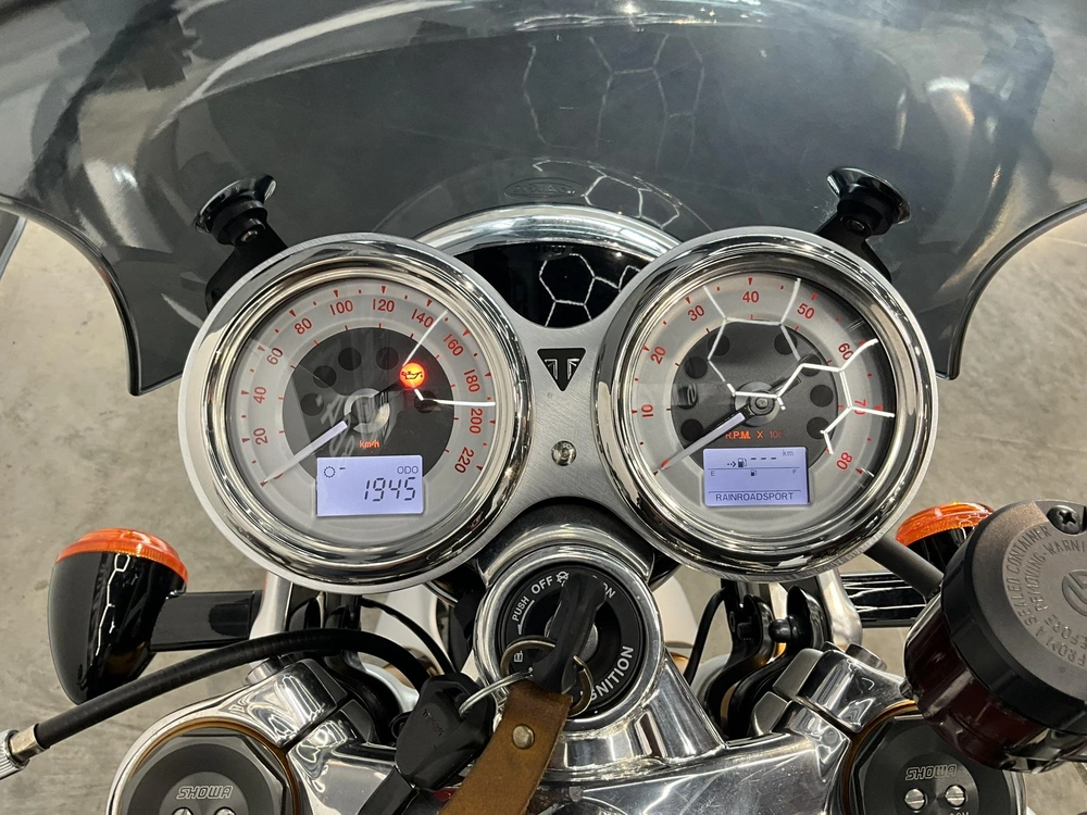 Triumph Thurxton 1200 R 2018 alt