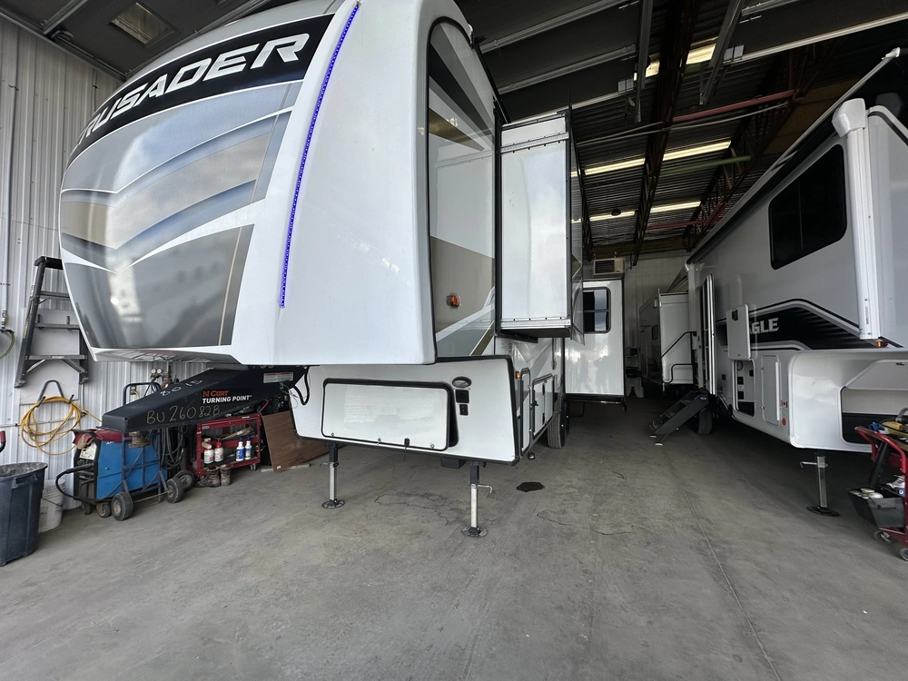 2024 Crusader Arrowhead 265mle alt