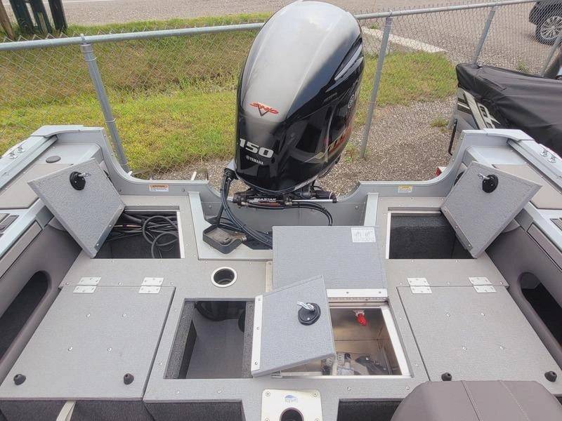 2023 Smoker-craft Ultima 182 alt