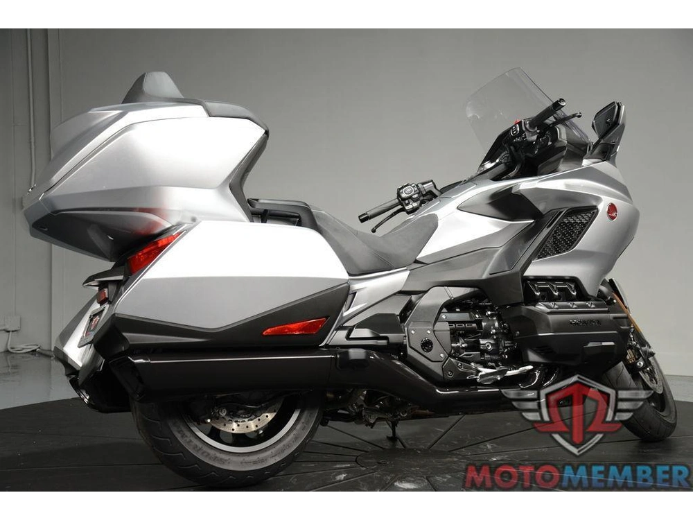 2025 Honda Gold Wing Tour alt
