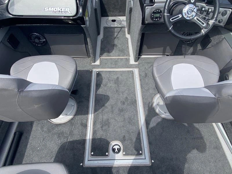 2025 Smoker-craft Ultima 172 alt