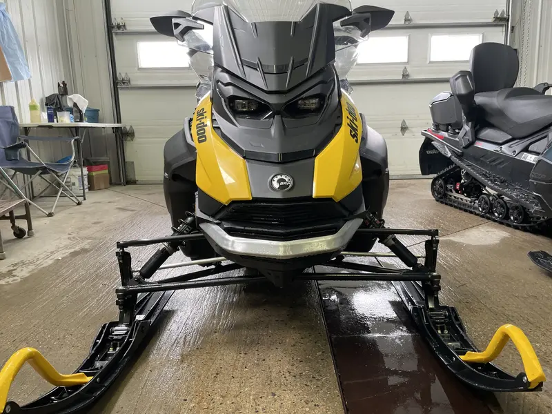 Ski-Doo Grand Touring Sport 900 ACE 2026