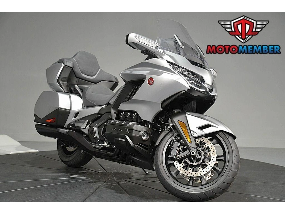 2025 Honda Gold Wing Tour alt