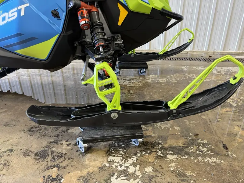 2026 Polaris BOOST INDY VR1 DYNMX 137