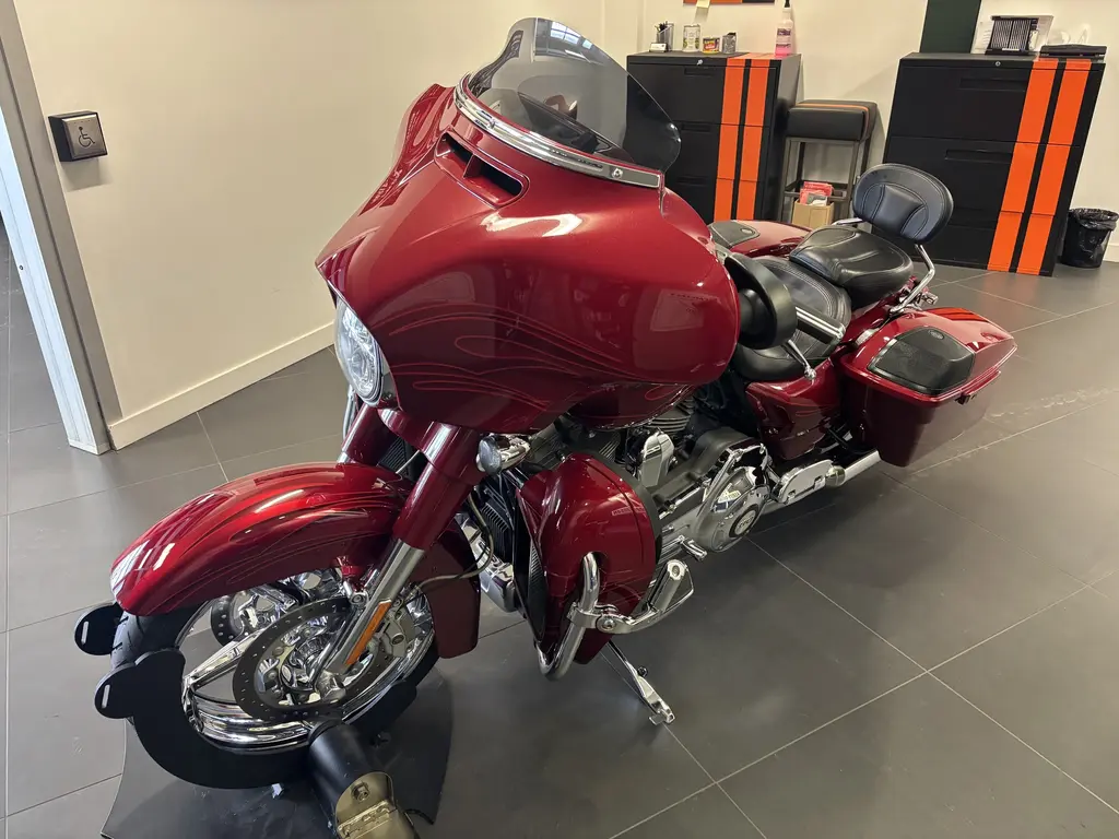 Harley-Davidson CVO Street Glide FLHXSEFLHXSE 2016