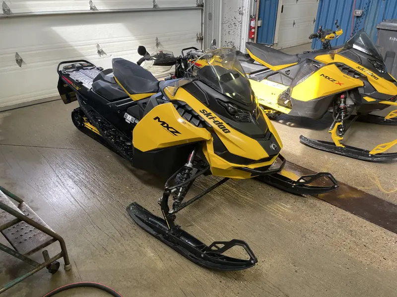 Ski-Doo MXZ Adrenaline 850 Etec 137" 2025