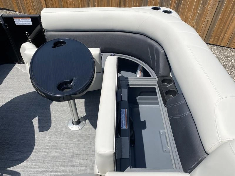 2025 Sylvan Mirage 818 Cruise alt