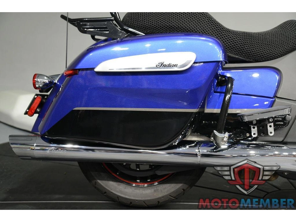 2023 Indian Motorcycle Challenger® Limited Spirit Blue Metallic / Black Metallic alt