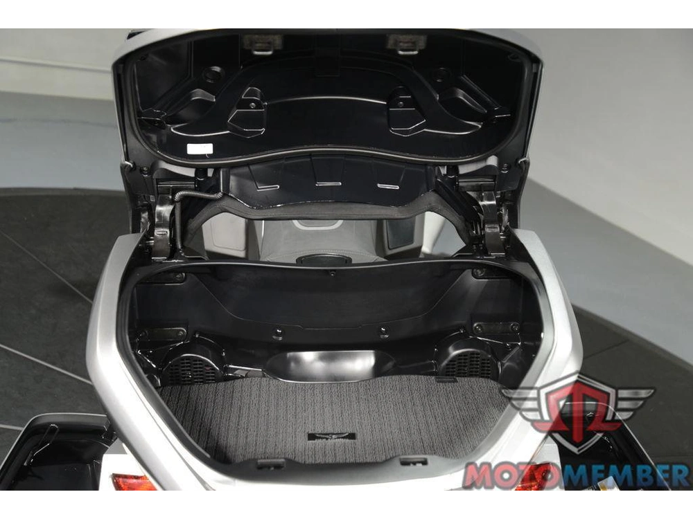 2025 Honda Gold Wing Tour alt