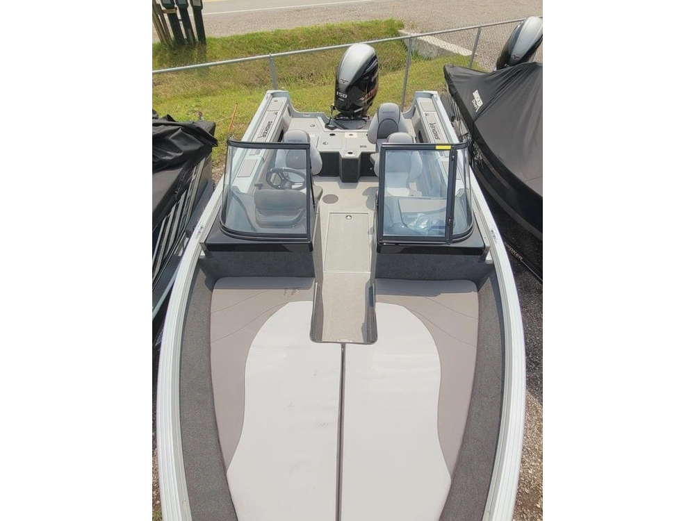 2023 Smoker-craft Ultima 182 alt