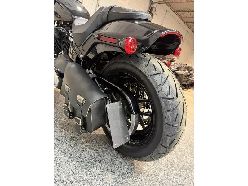 Harley-Davidson Fat Bob 114 FXFBS | Vance & Hines 2021